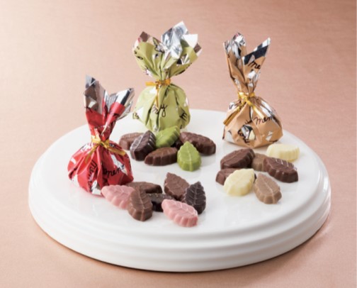 【東急百貨店の贈り物】 B774 ＜モンロワール＞リーフメモリーギフトボックス　赤40個入