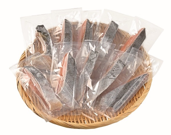 B129 低温熟成新巻鮭半身姿切身（骨取）